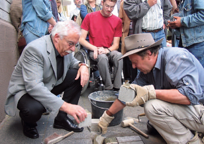 Installment of the first “Stolpersteine” in Solingen