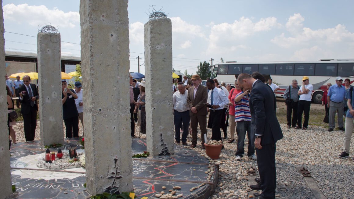 Inauguration of the memorial for the victims of the Strasshof transit camp 